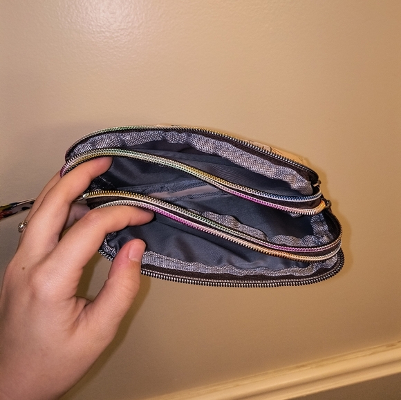 Women’s or Kid’s Cute Disney Character Print Mobile Wristlet Clutch Handbag - Picture 3 of 8